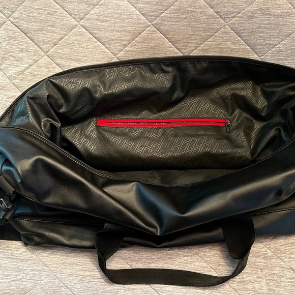 Ferrari Puma large Duffle Bag / carry on - Picture 3 of 3